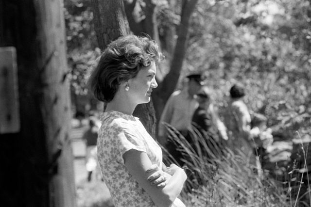 640px-Jackie_Kennedy_by_Toni_Frissell,_1957