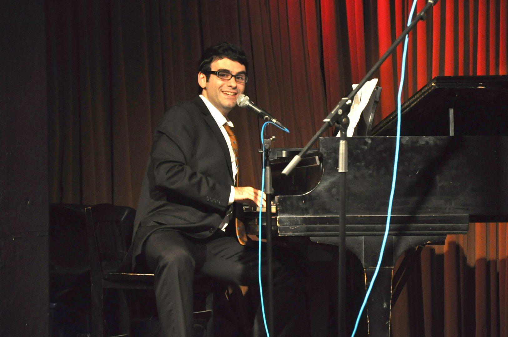 Joe Iconis at the Six-Word Memoir in Tribeca in 2011. Photograph by 92YTribeca via Flickr.