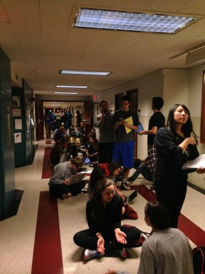 Freshmen students in line waiting to be manually registered by Deans on Thursday, April 3. (Adriana Gallina/The Observer)