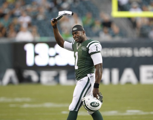In order to salvage their season and subsequently save Rex Ryan’s job, the Jets must pull the plug on Geno Smith and bring in veteran quarterback Michael Vick. (Photo Courtesy of Ron Cortes/Philadelphia Inquirer via TNS)