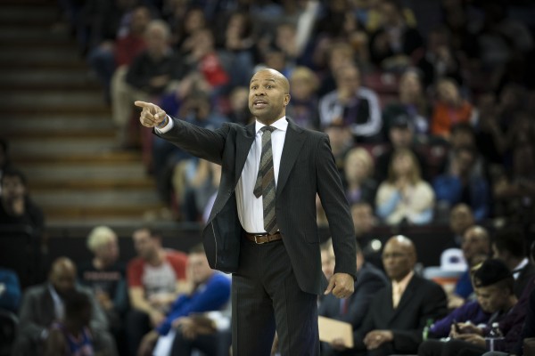 New York Knicks head coach Derek Fisher calls a play during action against the Sacramento Kings at Sleep Train Arena in Sacramento, Calif., on Saturday, Dec. 27, 2014. (Hector Amezcua/Sacramento Bee/TNS)