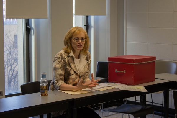 Mary Bly teaching to her Texts and Contexts class on January 21, 2016. (PHOTO BY JESSICA HANLEY/ THE OBSERVER)